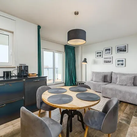 Aquamarina Onyx 84 Apartment